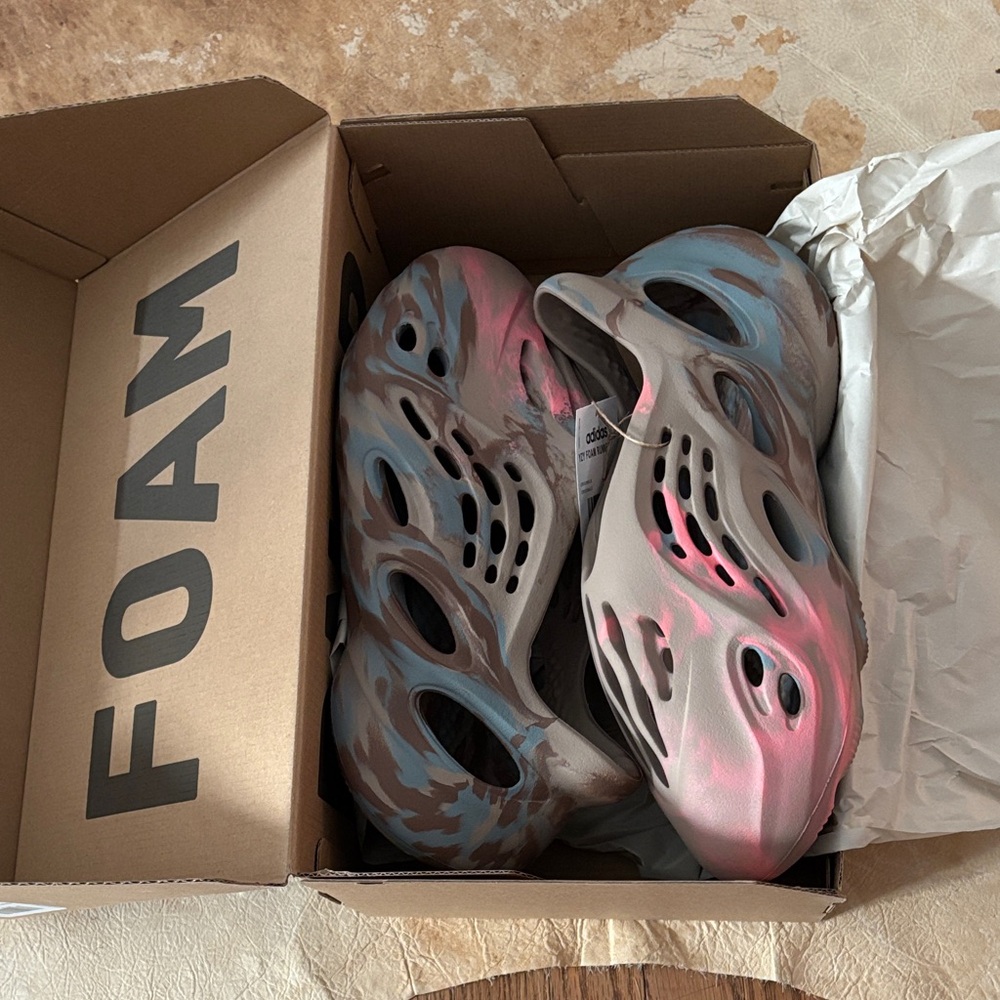 Yeezy FOAM RNNR Slip-On Shoes size men’s US10. Authentic NWT.